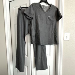 FIGS scrub set - gray